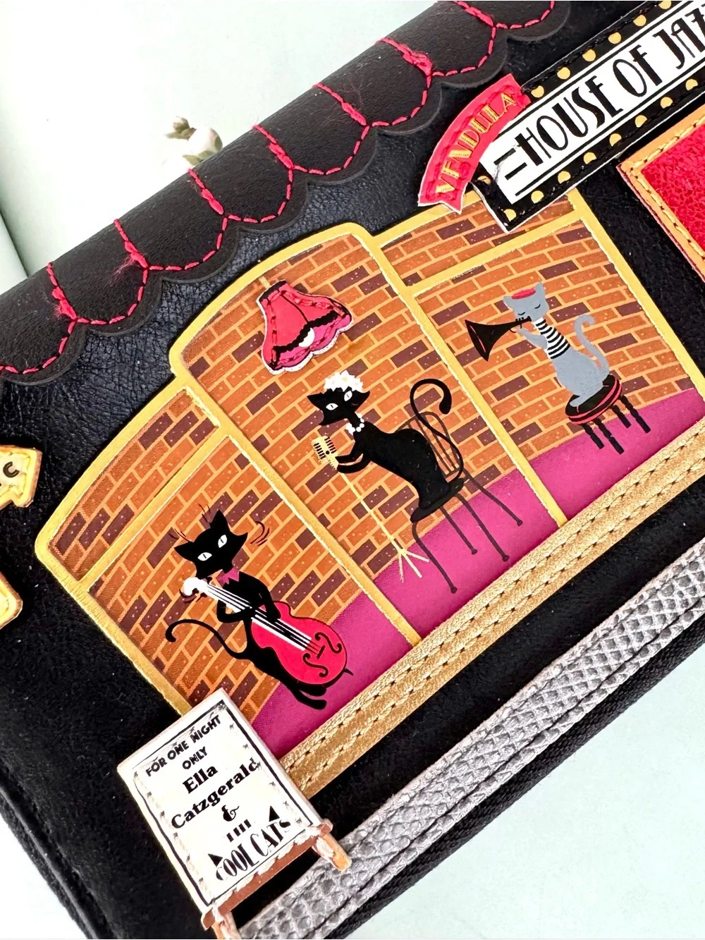 Rare Vendura House of Jazz Zip around Wallet - Black with Red & Gold Details